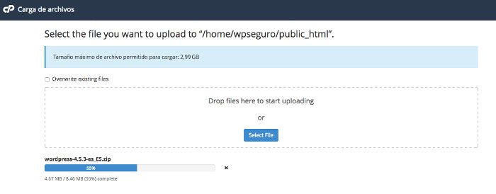Sube el archivo .zip descargado en tu ordenador al Hosting