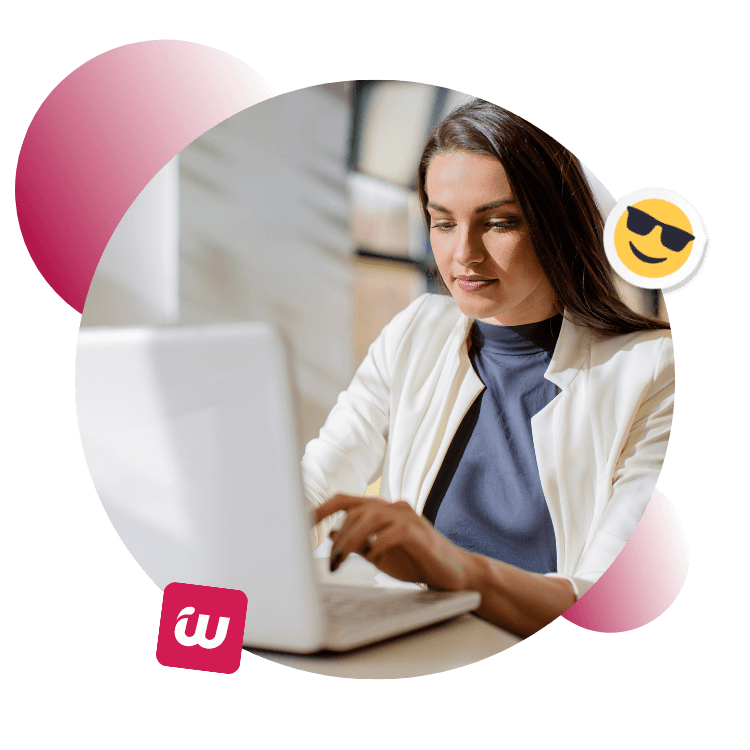 mujer-concentrada-ordenador Hosting WordPress Alto rendimiento